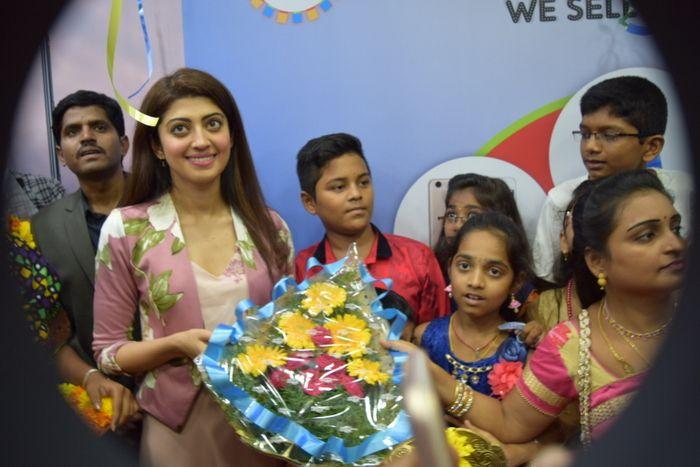 Pranitha Launches Cellbay Mobile Stores Photos