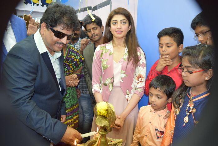 Pranitha Launches Cellbay Mobile Stores Photos