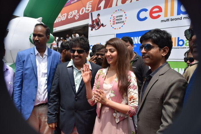 Pranitha Launches Cellbay Mobile Stores Photos