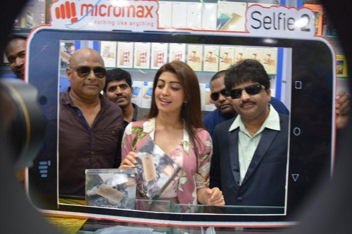 Pranitha Launches Cellbay Mobile Stores Photos