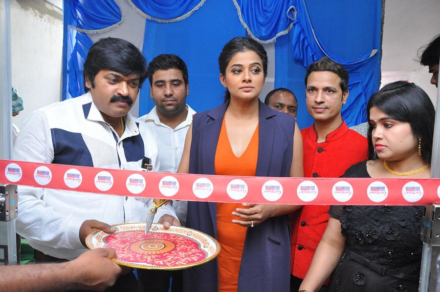 Priyamani Launch Gateway Hair Fixing Photos