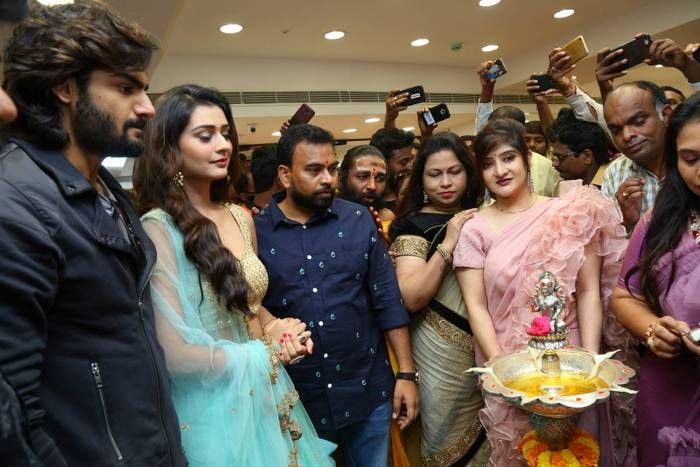 RX100 pair & Kaushal inaugurate KLM fashion mall