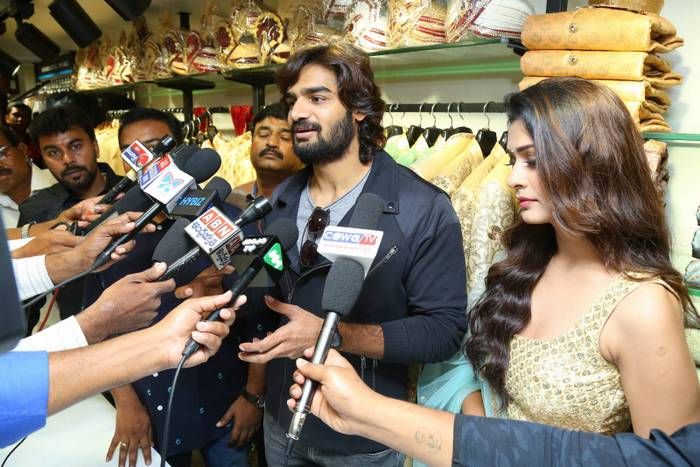 RX100 pair & Kaushal inaugurate KLM fashion mall