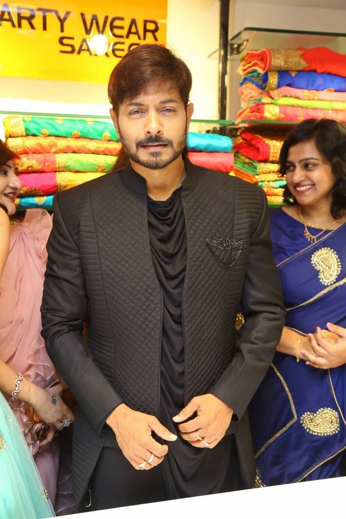 RX100 pair & Kaushal inaugurate KLM fashion mall