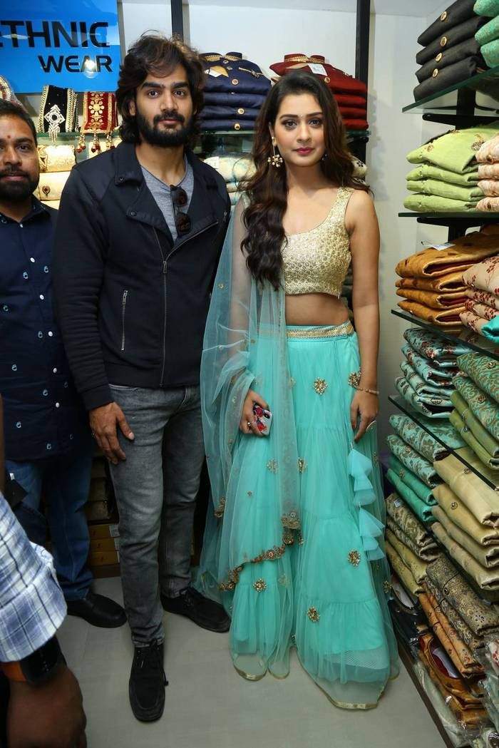 RX100 pair & Kaushal inaugurate KLM fashion mall