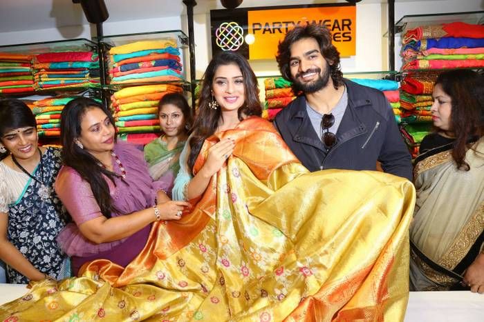 RX100 pair & Kaushal inaugurate KLM fashion mall