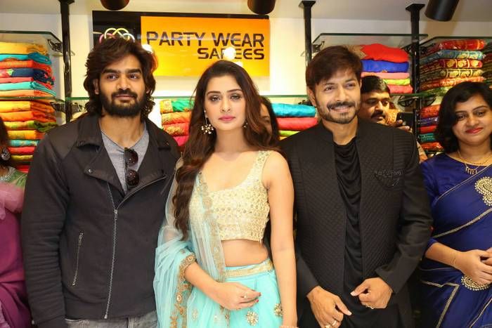 RX100 pair & Kaushal inaugurate KLM fashion mall