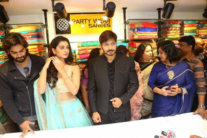 RX100 pair & Kaushal inaugurate KLM fashion mall