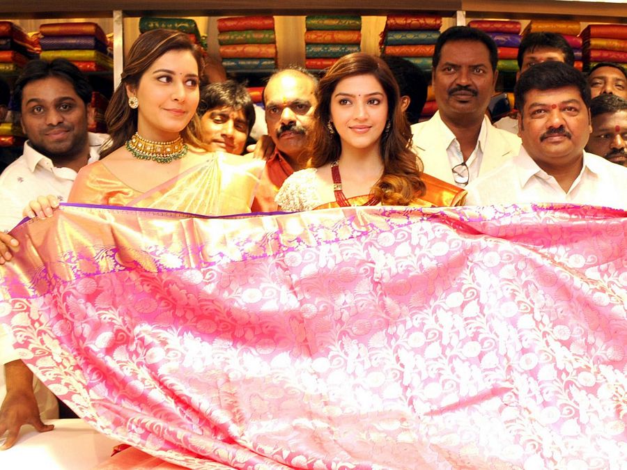 Raashi Khanna Shopping Mall Opening Photos