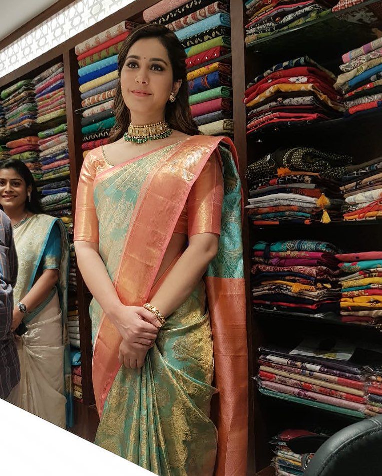 Raashi Khanna Shopping Mall Opening Photos