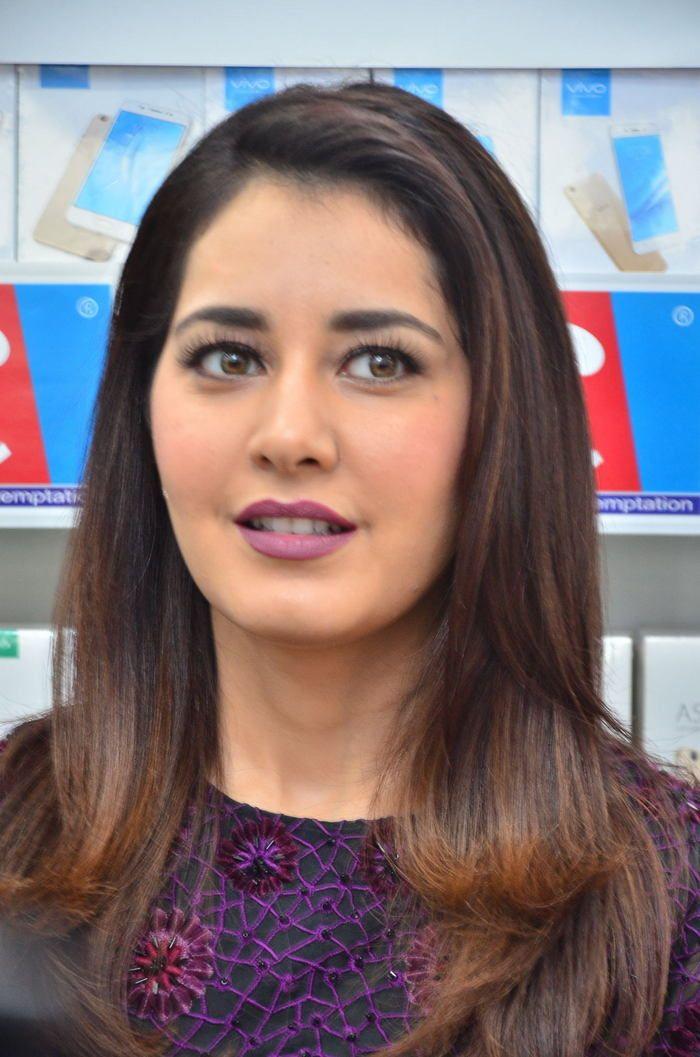 Raashi Khanna Stills at BigC Mobiles Store Launch