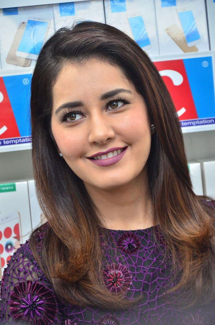 Raashi Khanna Stills at BigC Mobiles Store Launch