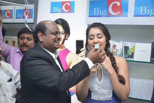 Raashi Khanna inagurates Big C mobile store at Guntur Photos