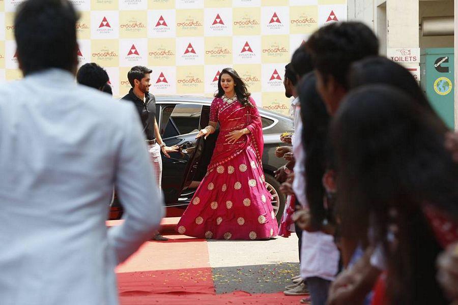 Rakul & Naga Chaitanya Koncham Touch Lo Unte Cheptha Photos