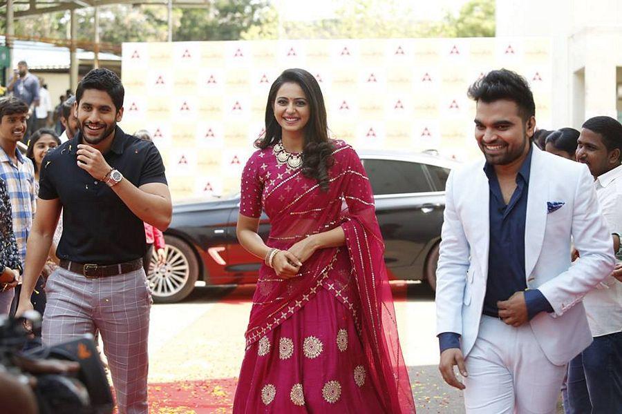 Rakul & Naga Chaitanya Koncham Touch Lo Unte Cheptha Photos