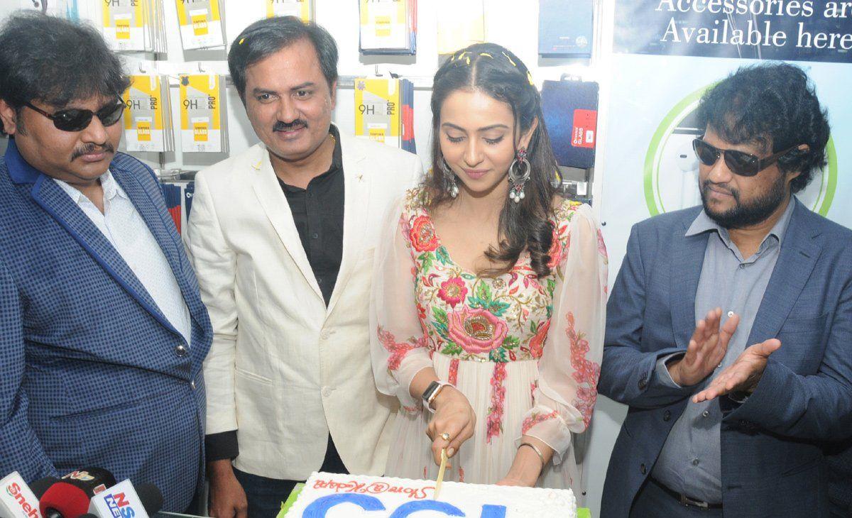 Rakul Preet Singh In Kadapa At 4Th BigC Showroom Launching