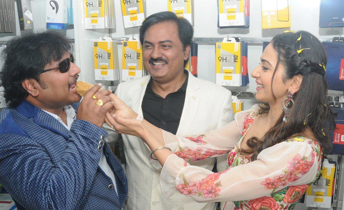 Rakul Preet Singh In Kadapa At 4Th BigC Showroom Launching