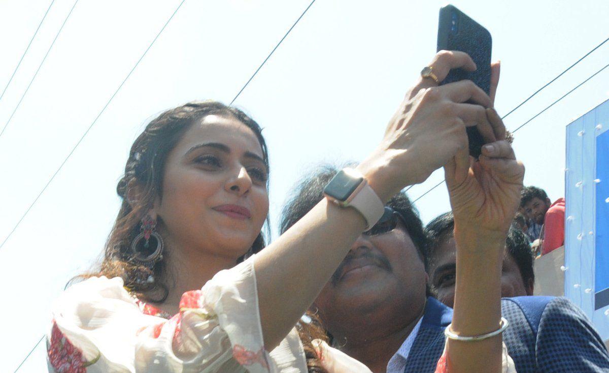 Rakul Preet Singh In Kadapa At 4Th BigC Showroom Launching