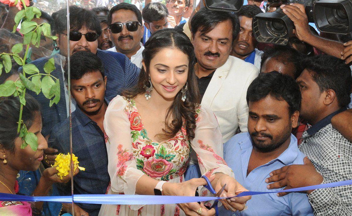 Rakul Preet Singh In Kadapa At 4Th BigC Showroom Launching