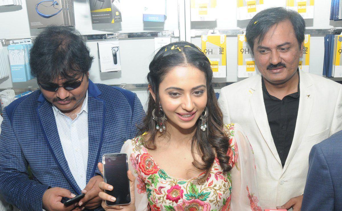 Rakul Preet Singh In Kadapa At 4Th BigC Showroom Launching