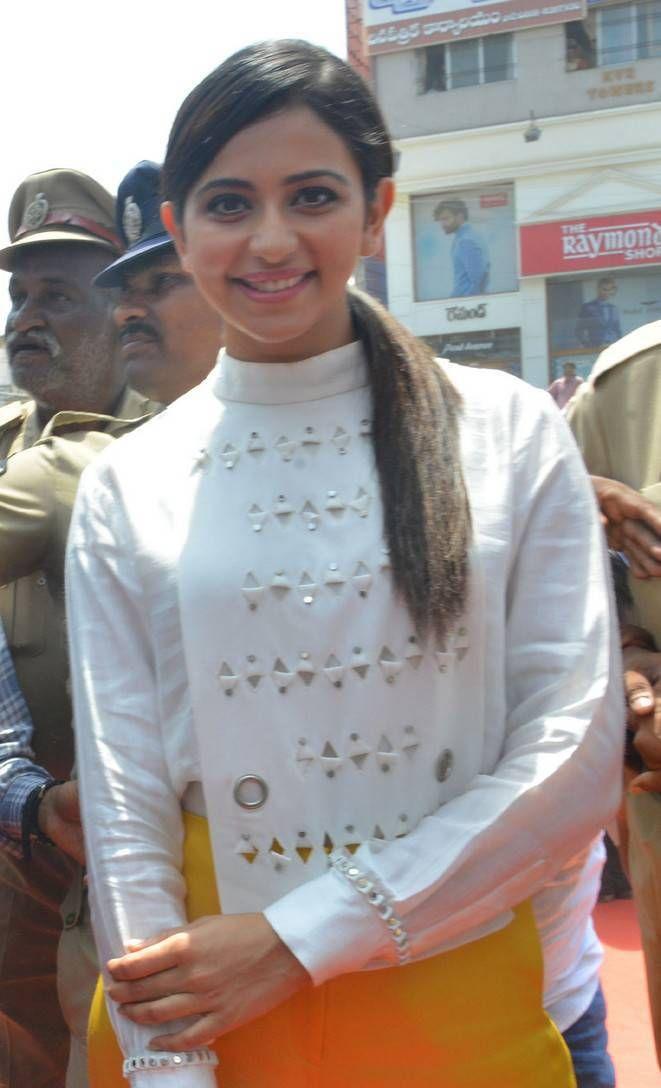 Rakul Preet Singh Stills At Big C Lucky Draw At Nellore