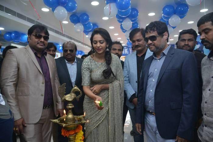 Rakul Preet Singh at Big C Show Room Launch Photos