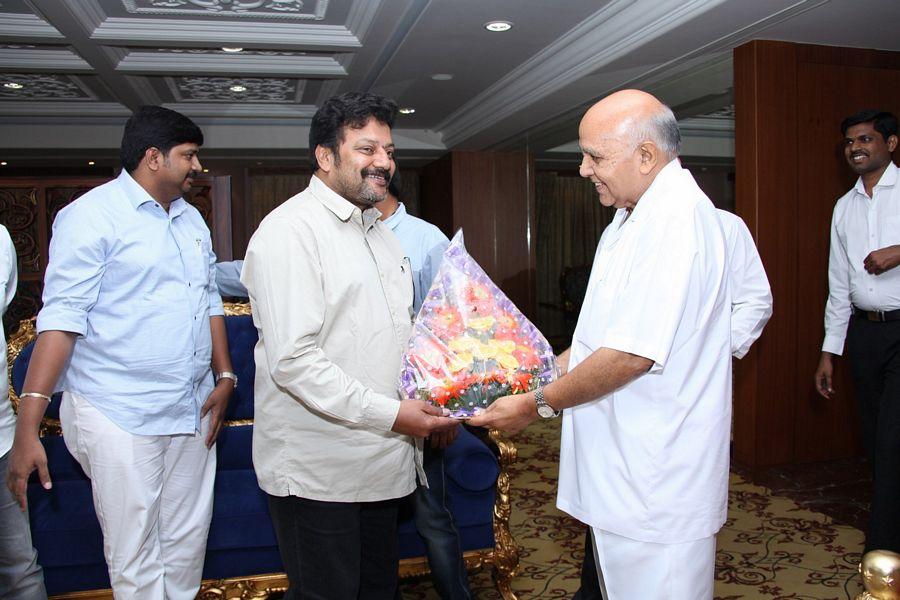 Ramoji Rao Launches Manalo Okadu Teaser Photos