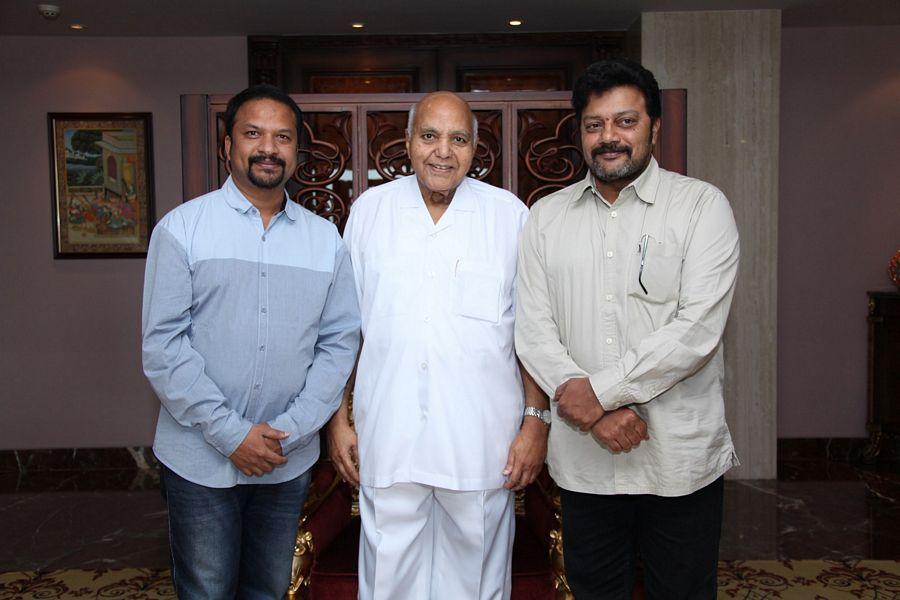 Ramoji Rao Launches Manalo Okadu Teaser Photos