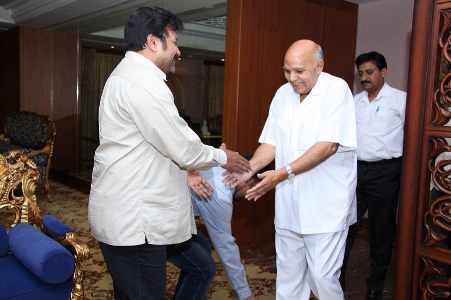 Ramoji Rao Launches Manalo Okadu Teaser Photos