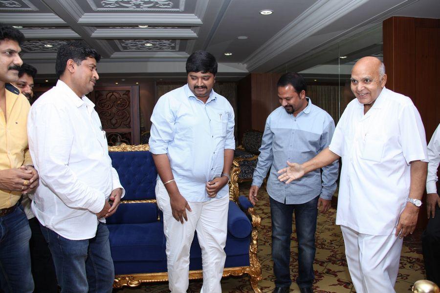 Ramoji Rao Launches Manalo Okadu Teaser Photos