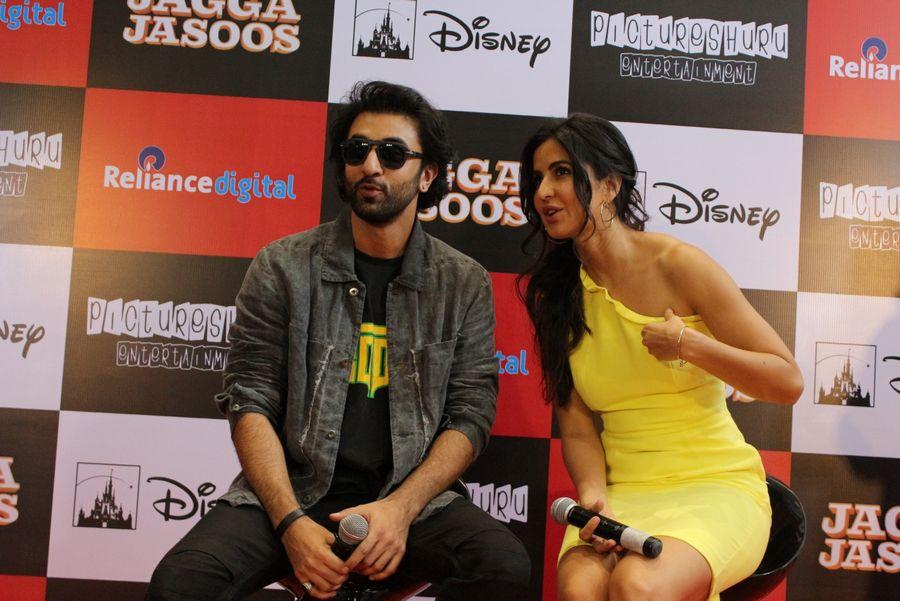 Ranbir Kapoor & Katrina Kaif at Jagga Jasoos Press Conference Photos