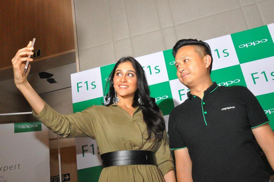 Regina Launches Oppo F1s Phone Photos