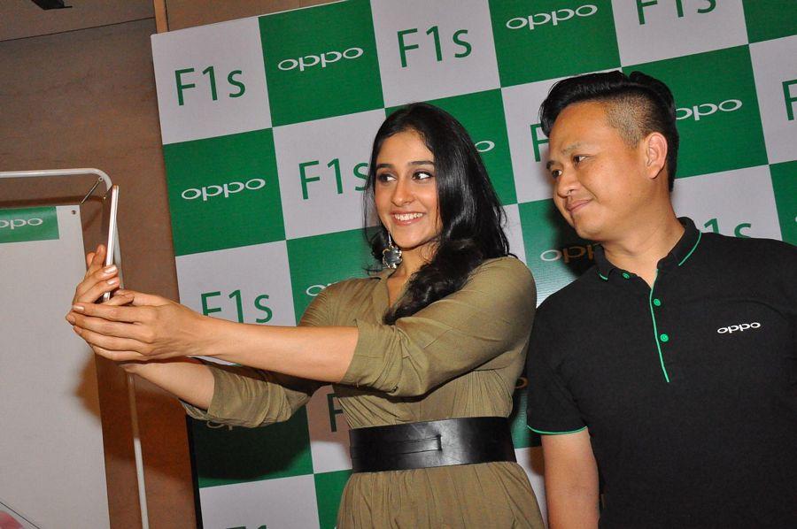 Regina Launches Oppo F1s Phone Photos