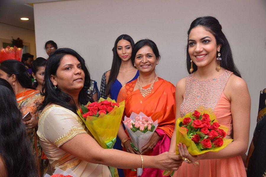 Ritu Varma Launch Anoos New Franchise Salon Photos