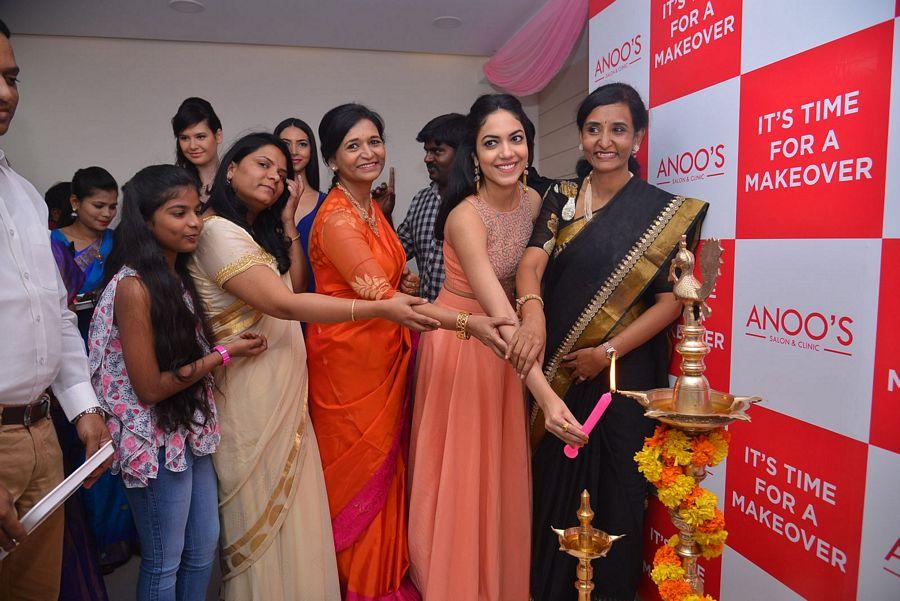Ritu Varma Launch Anoos New Franchise Salon Photos