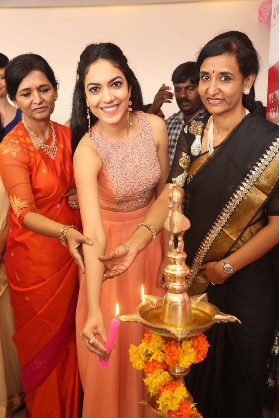 Ritu Varma Launch Anoos New Franchise Salon Photos