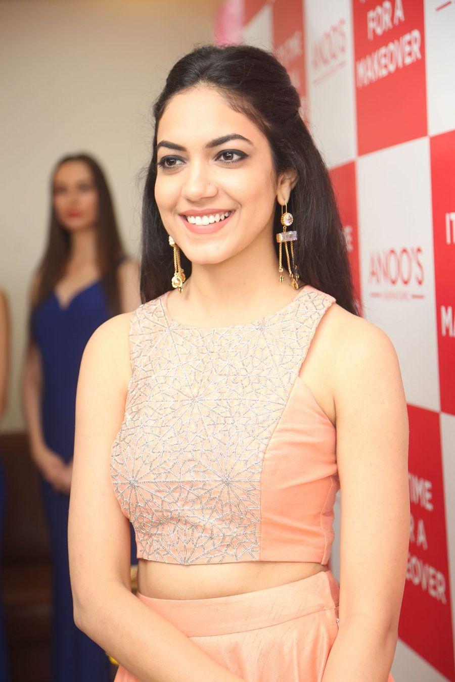 Ritu Varma Launch Anoos New Franchise Salon Photos