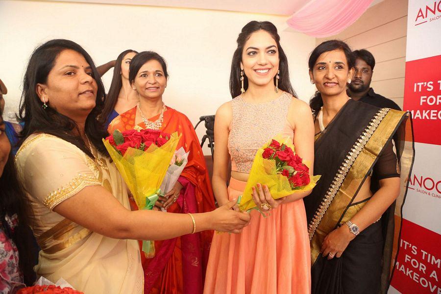 Ritu Varma Launch Anoos New Franchise Salon Photos