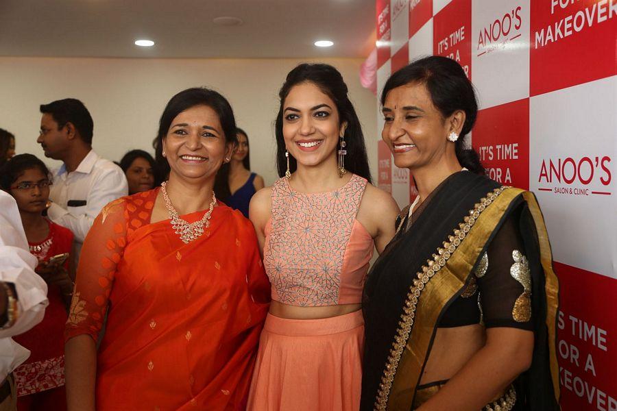 Ritu Varma Launch Anoos New Franchise Salon Photos