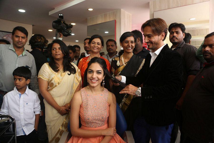 Ritu Varma Launch Anoos New Franchise Salon Photos