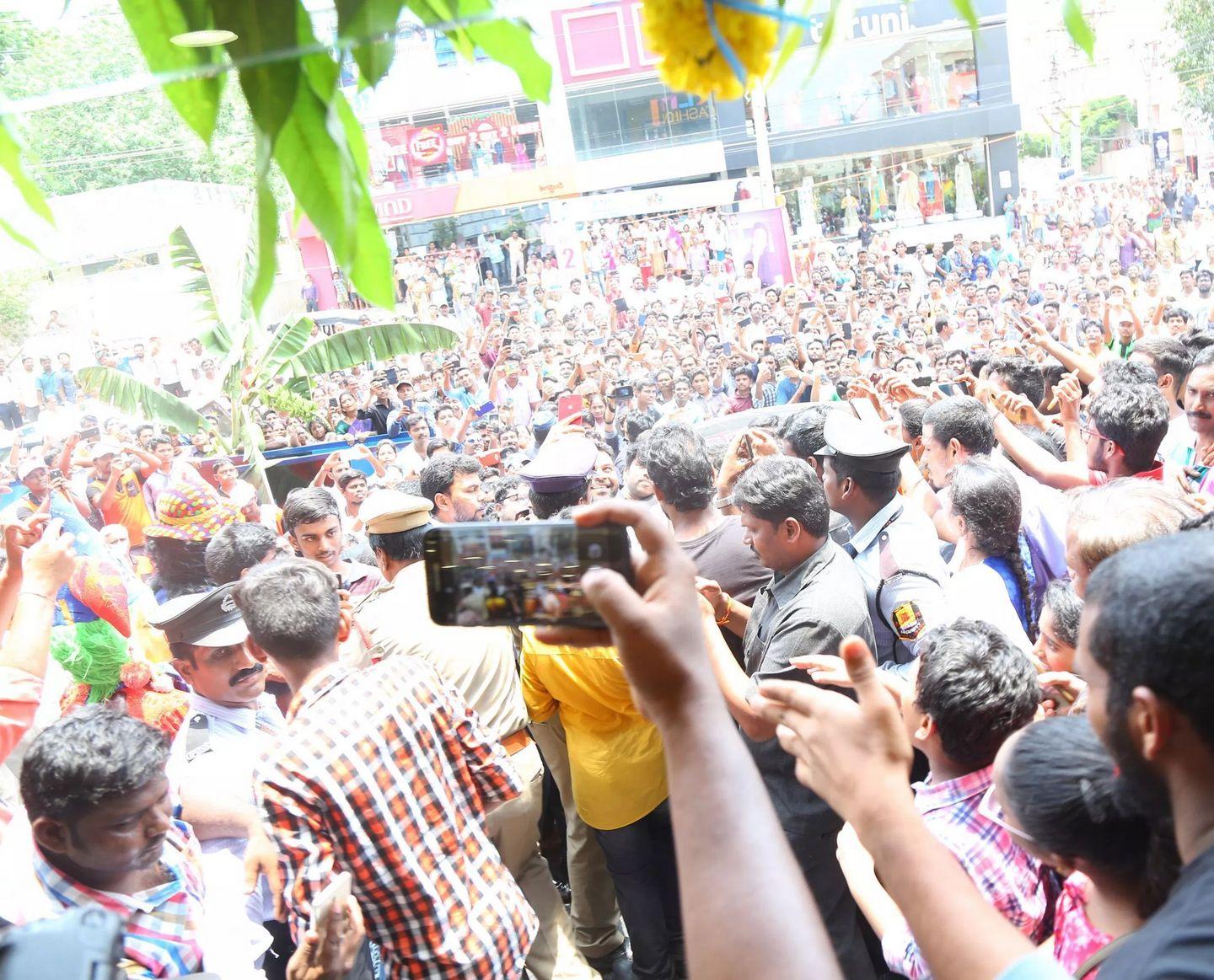 Sai Dharam Tej & Catherine Tresa Launches KLM Fashion Mall Photos