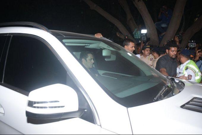 Salman Khan Pay Last Respect Sridevi at Her Residence