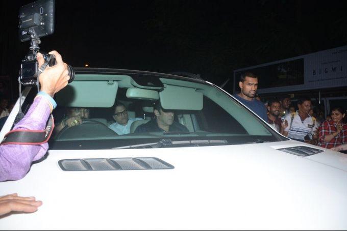 Salman Khan Pay Last Respect Sridevi at Her Residence
