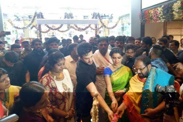 Samantha & Akhil at South India Shopping Mall Launch Photos