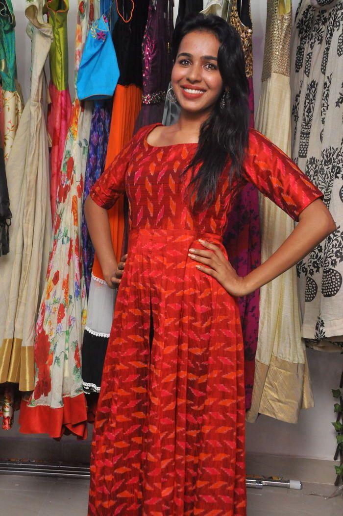 Seerat Kapoor at Akruthi Desiner Studio Launch Photos