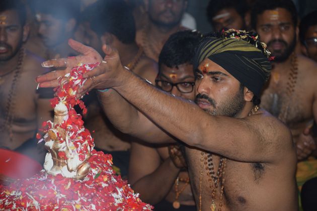 Sharwanand Conduct Ayyappa Swamy Pooja At Film Nagar Temple Photos