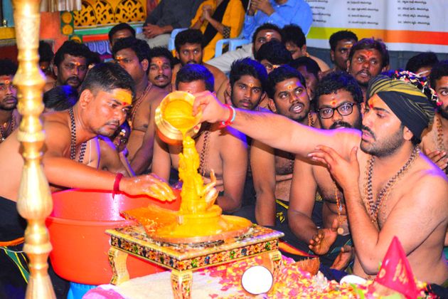 Sharwanand Conduct Ayyappa Swamy Pooja At Film Nagar Temple Photos