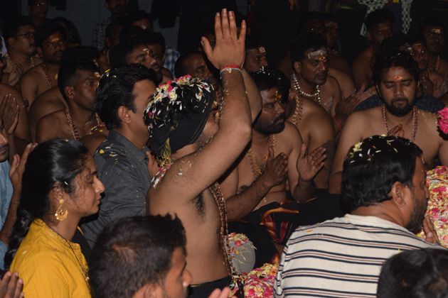 Sharwanand Conduct Ayyappa Swamy Pooja At Film Nagar Temple Photos