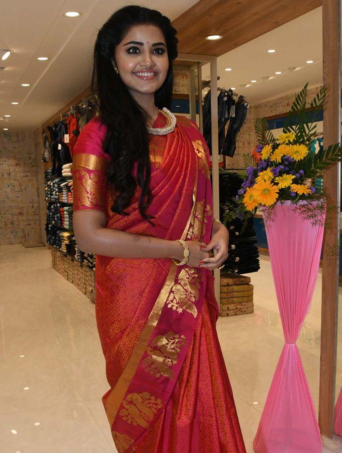 Shriya Saran & Anupama Parameswaran CMR Shopping Mall inauguration in Vizag