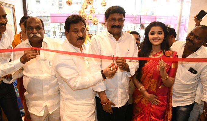 Shriya Saran & Anupama Parameswaran CMR Shopping Mall inauguration in Vizag
